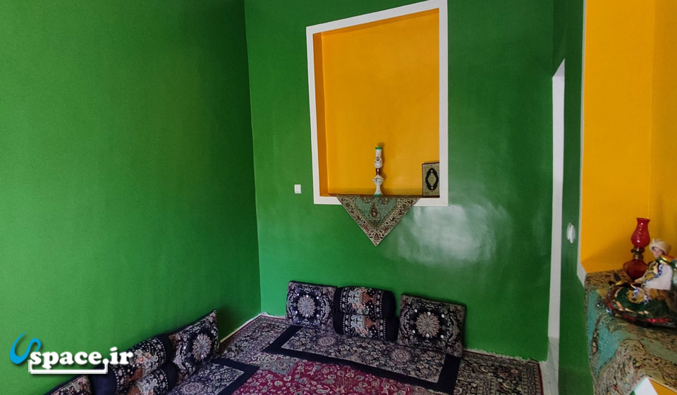 نمای داخلی اتاق زمرد اقامتگاه بومی خانه کاج - اردل - شهر ساحلی کاج